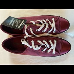 Converse low tops dark sangria women’s